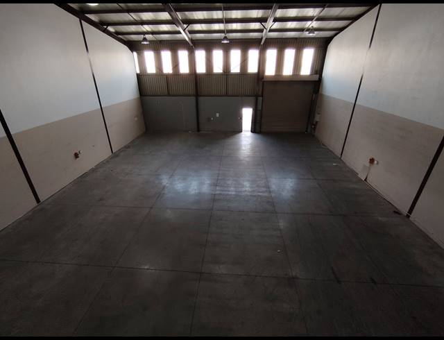 427M² WAREHOUSE TO LET IN AIRPORT PARK